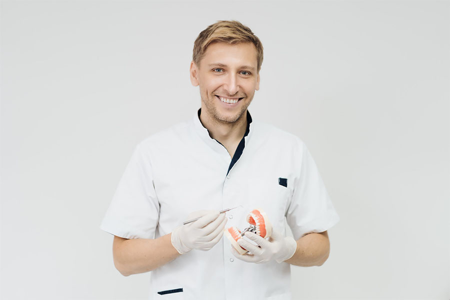 протезування зубів в White Clinic